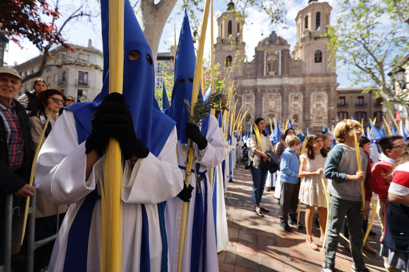 En imágenes | Emoción y mucho público en la procesión de las palmas de Zaragoza