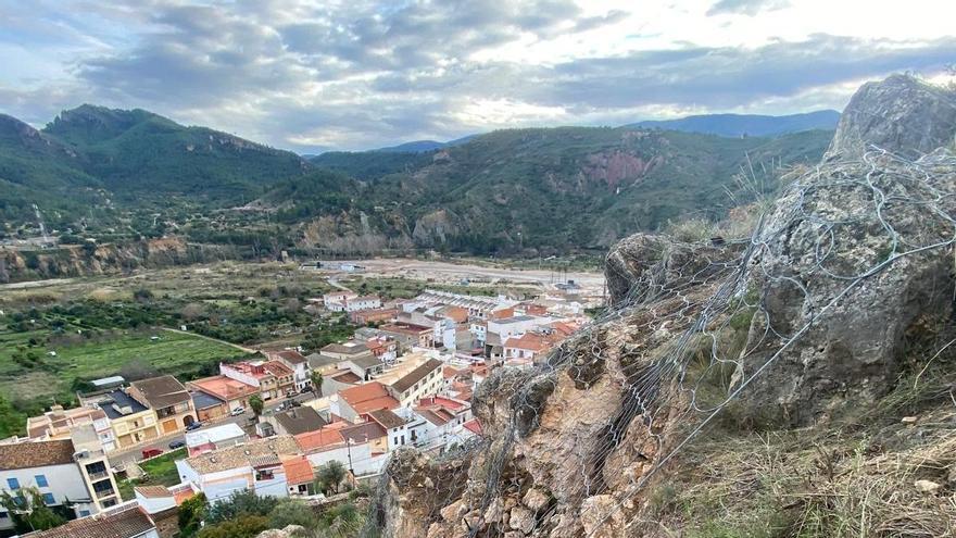 La Diputación actúa en la ladera del Alto Gaspar de Gestalgar para evitar desprendimientos y proteger las casas