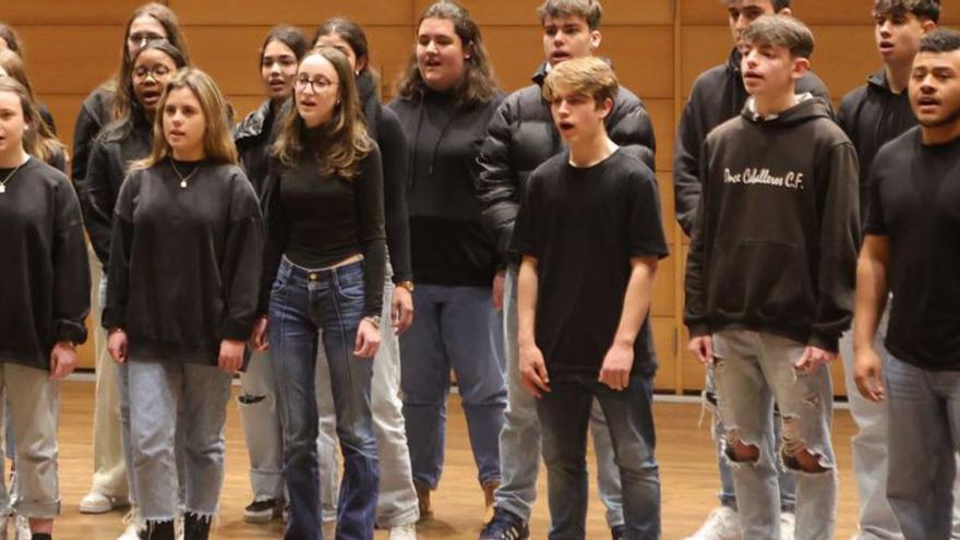 Los grupos vocales de cinco centros se reúnen en el Conservatorio en el V Encontro de Coros Escolares