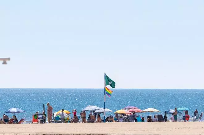 Las playas de la Safor están listas para recibir a los primeros bañistas pero no todas tienen aún servicio de socorrismo
