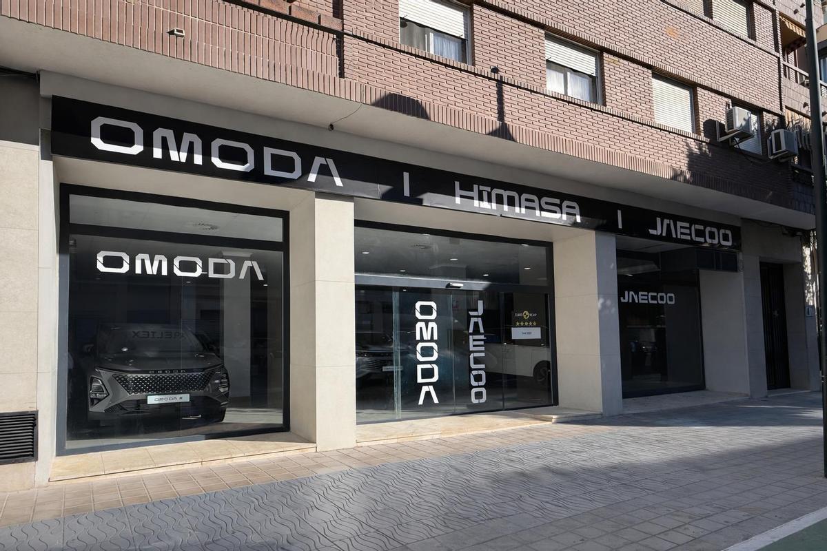 Fachada de la nueva tienda de Omoda y Jaecoo Himasa en València.