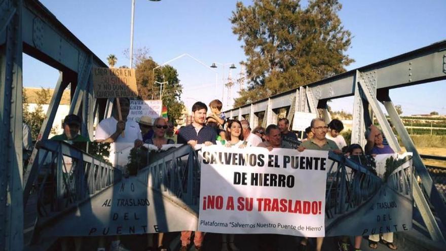 Piden que el Puente de Hierro siga en su sitio