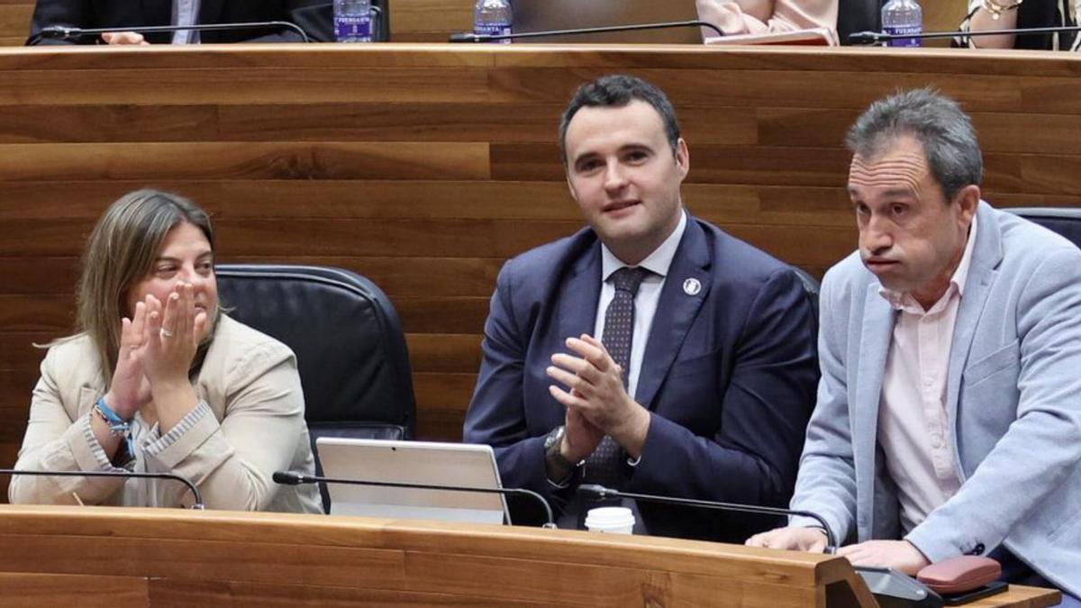 Gimena Llamedo, Guillermo Peláez y Ovidio Zapico, resoplando, en una imagen de archivo.