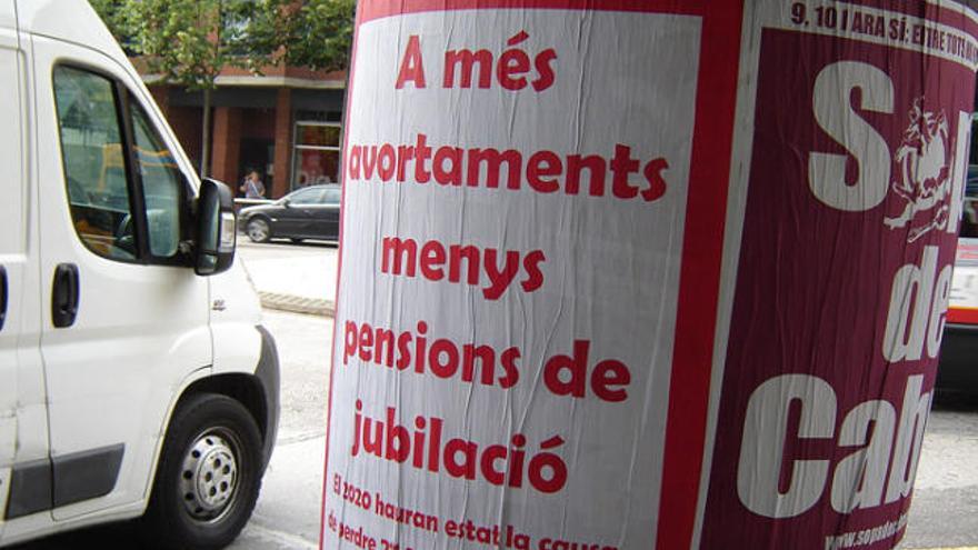 Un dels cartells, fa pocs dies, a la Plaça Calvet i Rubacalba de Girona.