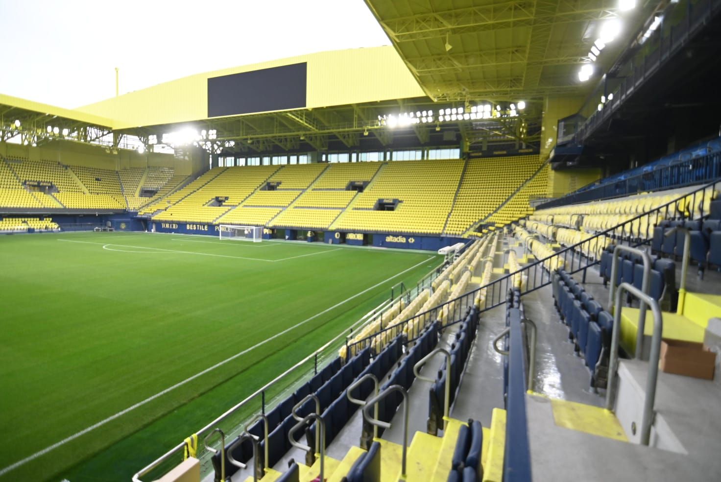 Así ha sido el reencuentro de la plantilla del Villarreal con el 'nuevo' Estadio de la Cerámica