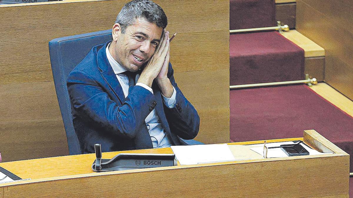 Carlos Mazón en el largo pleno de aprobación de los presupuestos, el miércoles