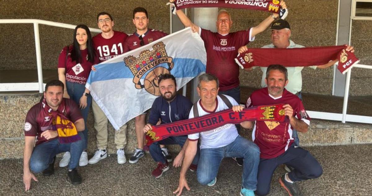 Algunos de los hinchas que viajaron a Salamanca. | Pontevedracf.net