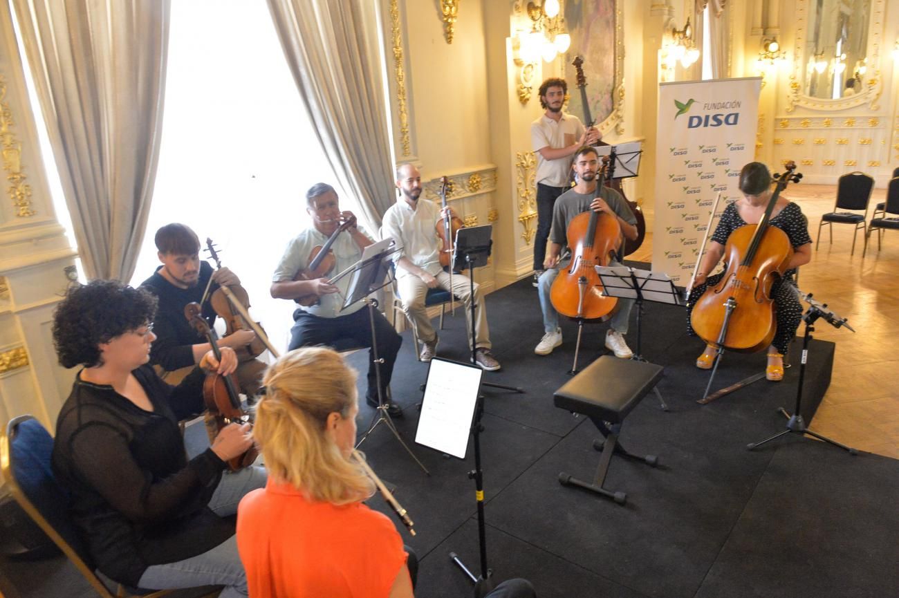 Encuentro con el joven violonchelista Kevin Santana en el Gabinete Literario