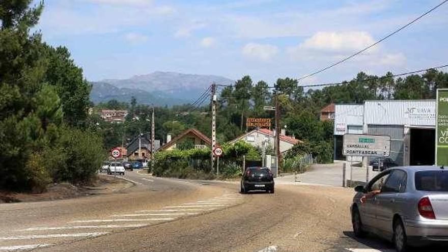 Actual salida en Ponteareas de la autovía A-52, en Moreira. // Hernández