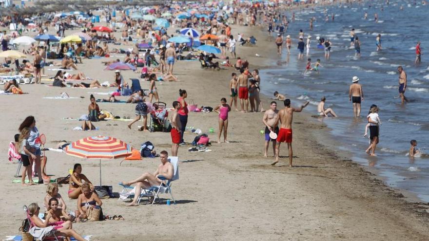 Así estaba hoy la playa de València