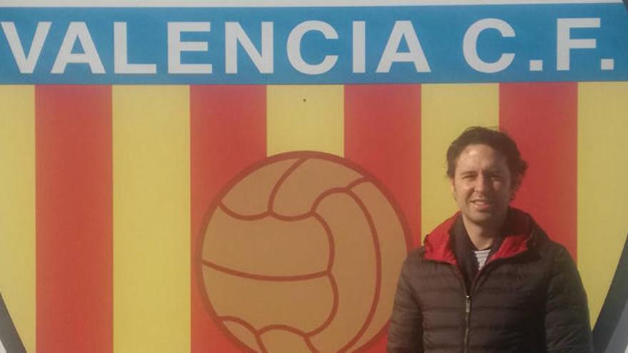Diego Alegre posa en la Ciudad Deportiva de Paterna