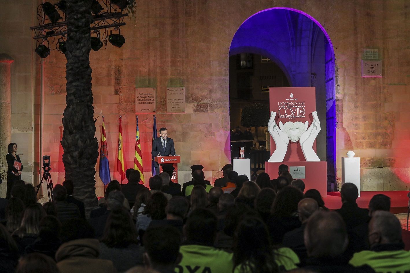 Así ha sido el homenaje a las víctimas del covid en Elche