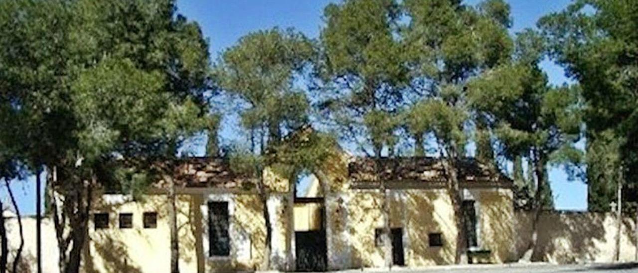 Fachada del cementerio de Monóvar.