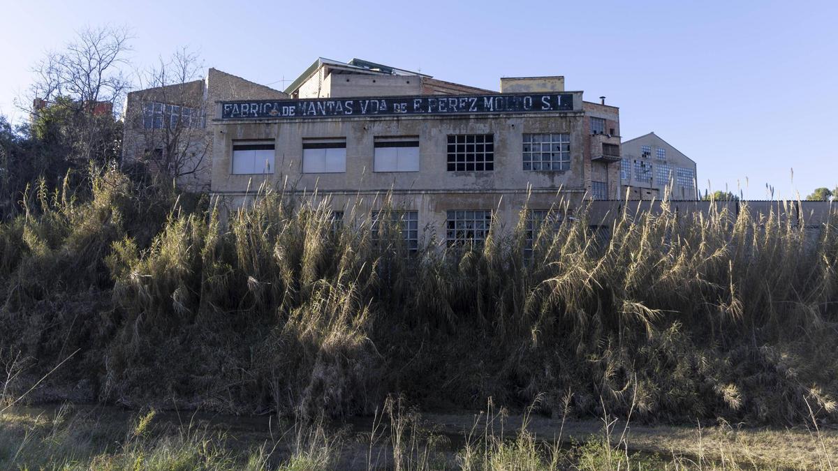Una de las naves adquiridas por el Ayuntamiento de Ontinyent.