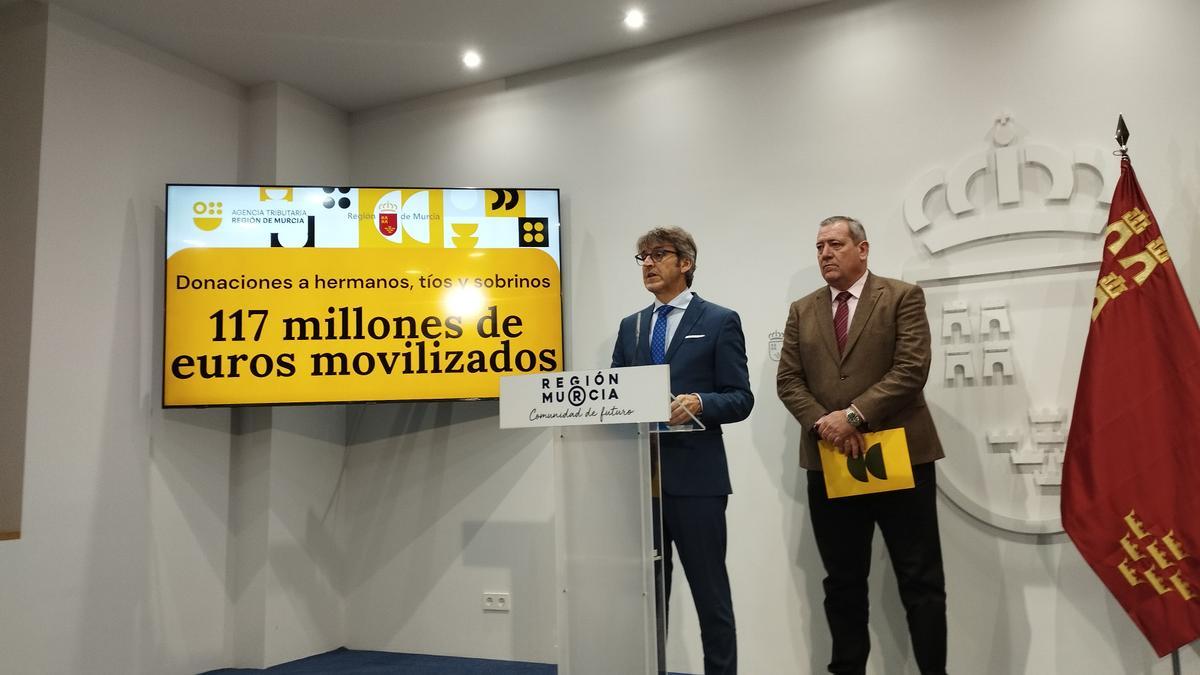 Luis Alberto Marín presenta los datos de la recaudación fiscal.