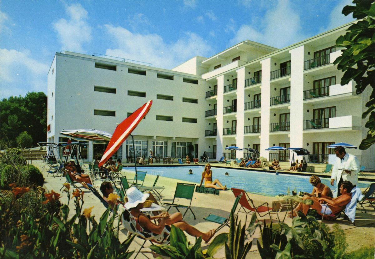 Tulipán Hotel, en Cala Rajada (1972).
