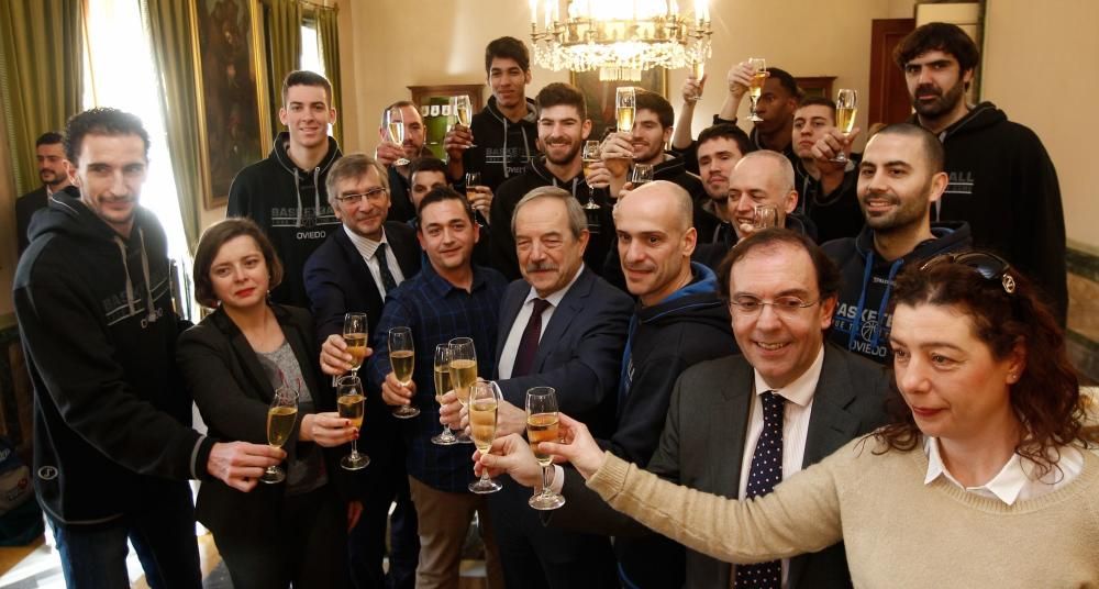 Recepción al Unión Financiera Oviedo en el Ayuntamiento tras ganar la Copa.