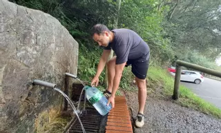 La fuente de la Consolación llena las neveras de la comarca