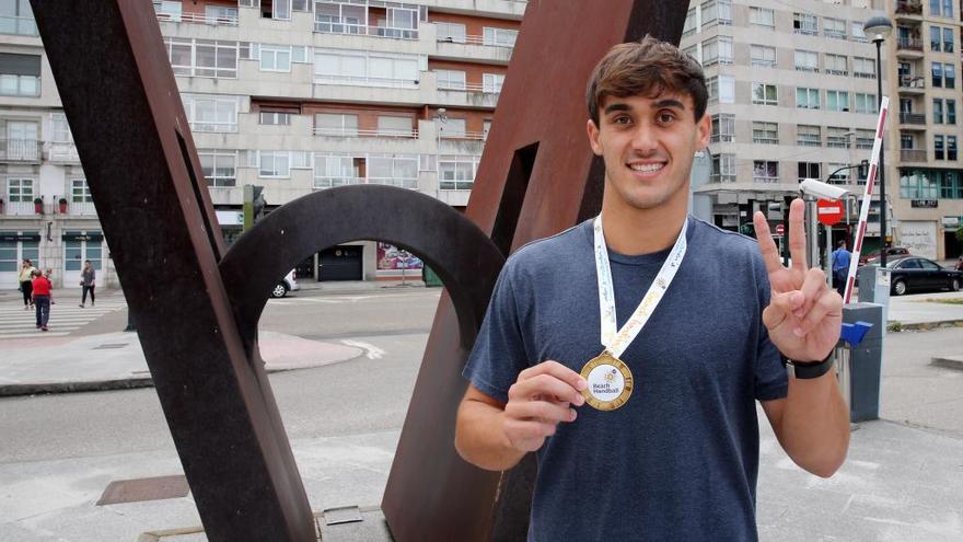 Víctor Rodríguez, ayer tras llegar a Vigo. // Marta G. Brea