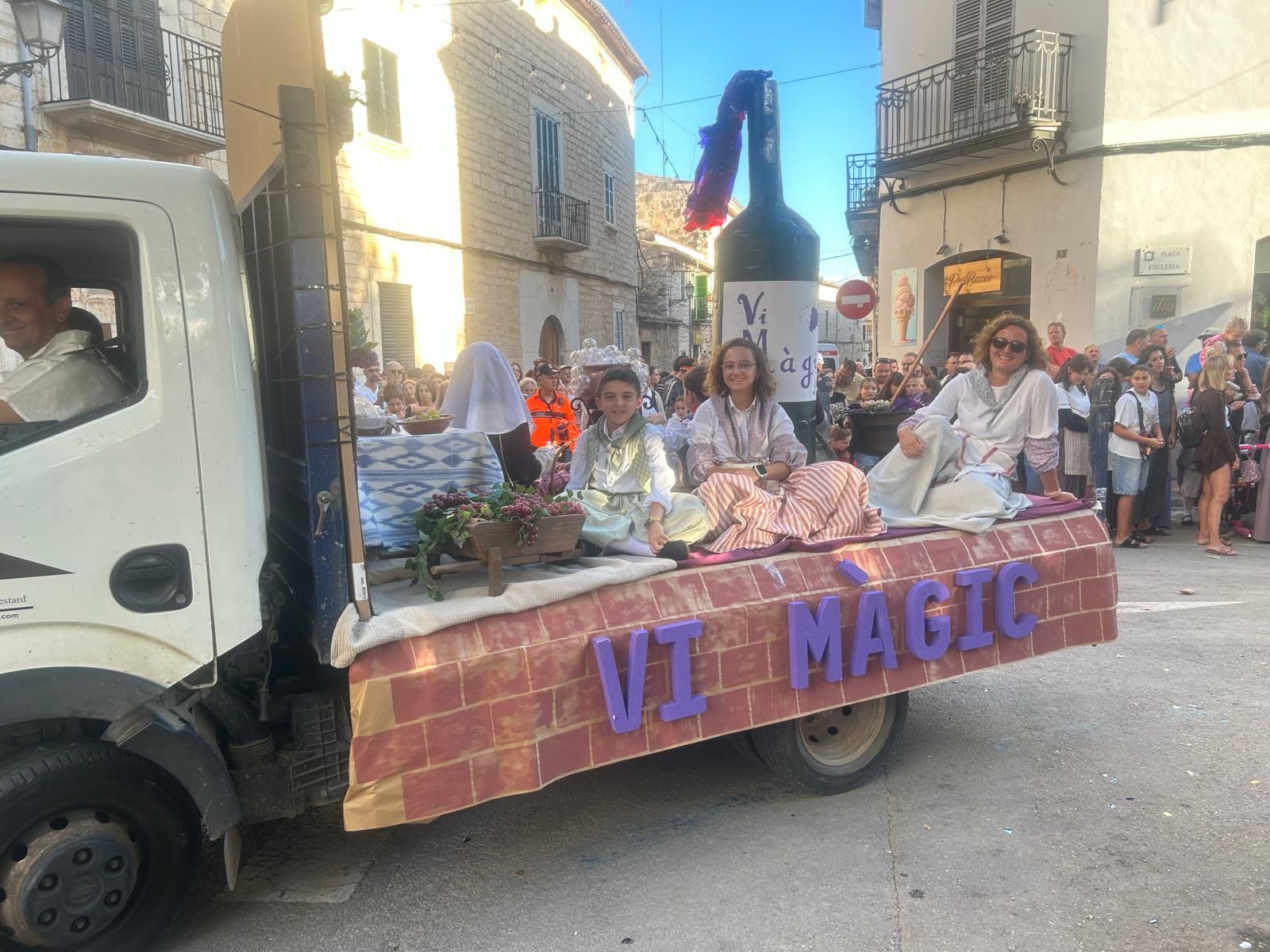 Las imágenes de las carrozas de Binissalem