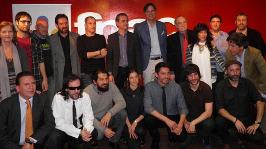 Vígar y Caneda, con los cineastas participantes, en Madrid.