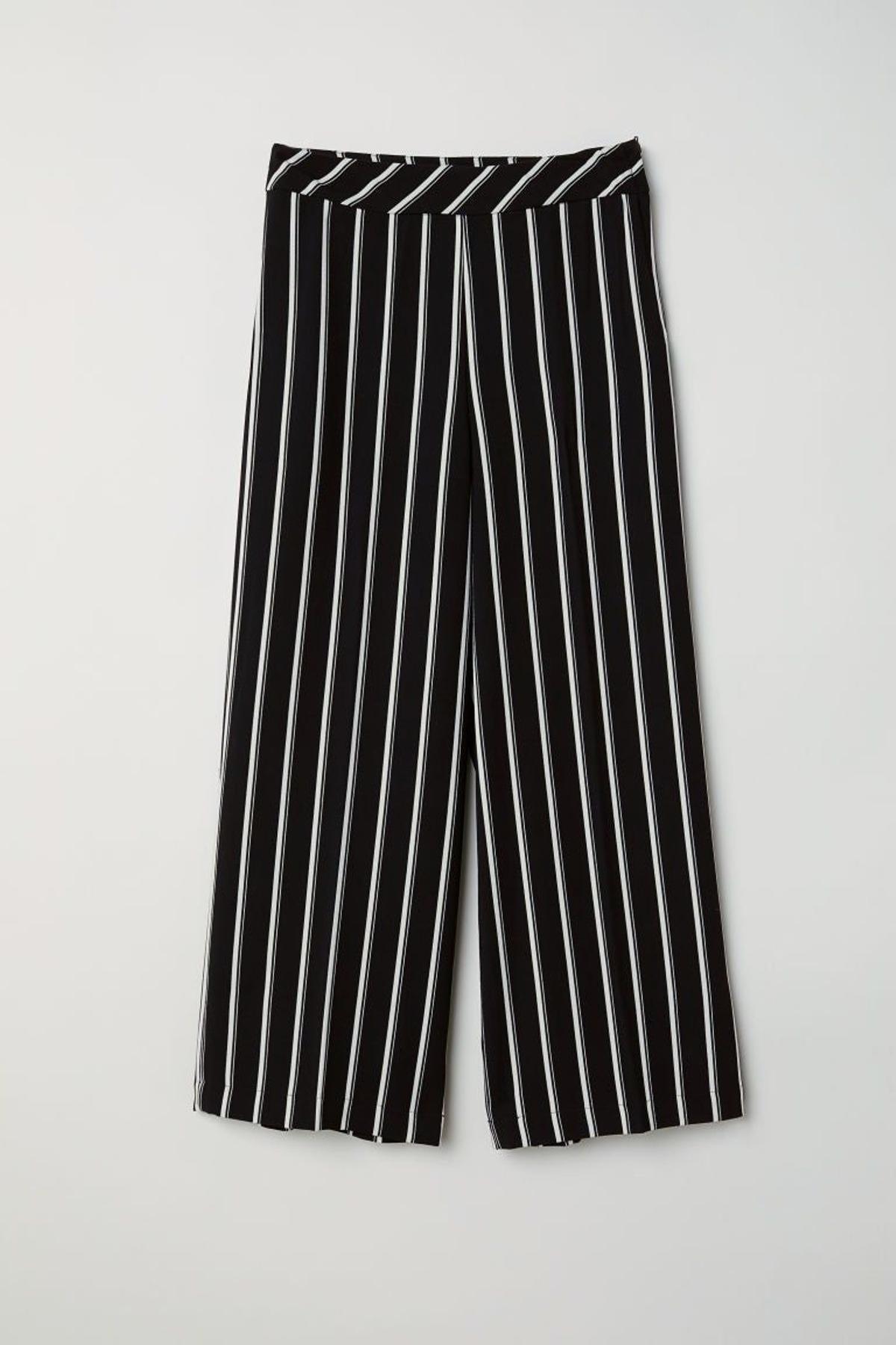 Pantalón negro a rayas de H&amp;M. (Precio: 16,99 euros)