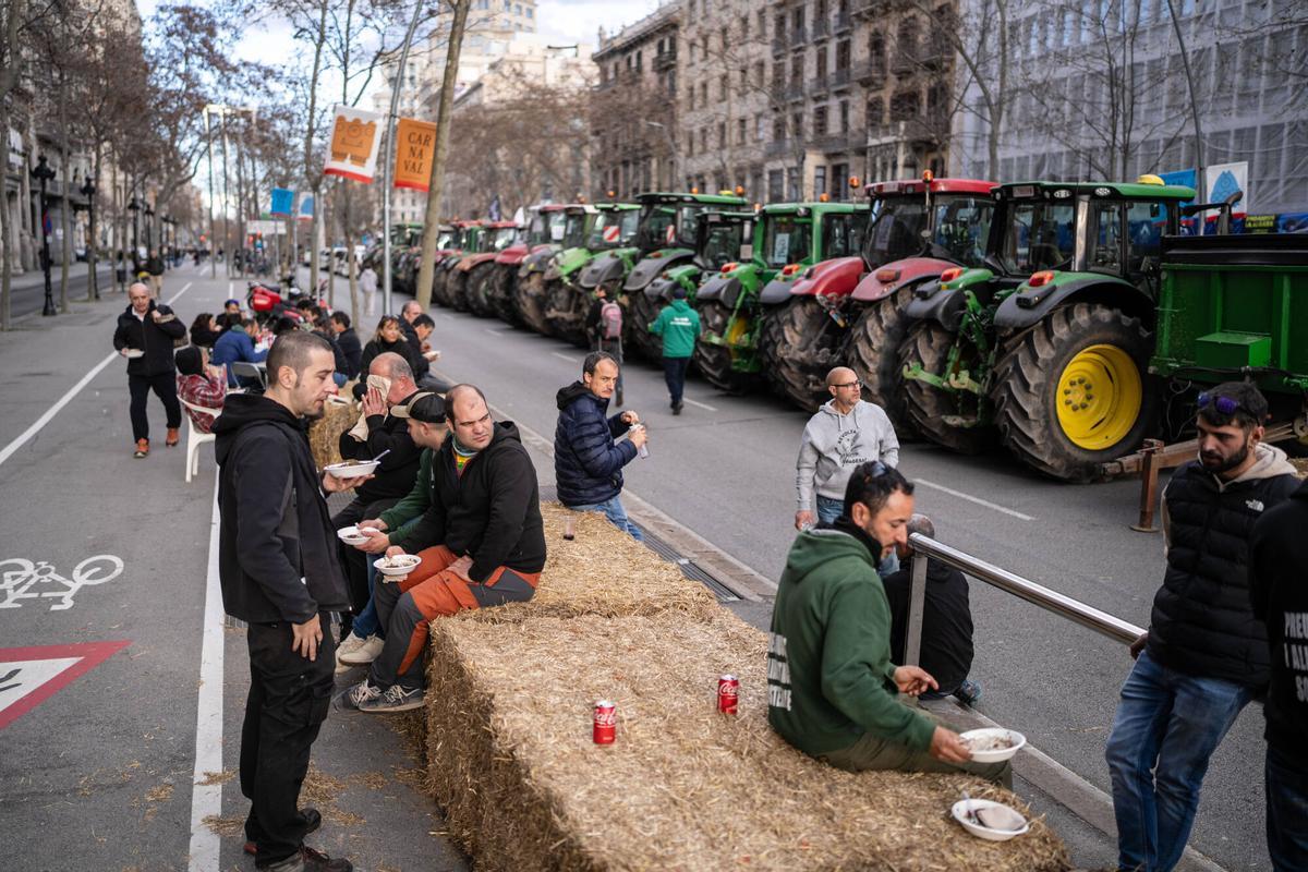 Tractorada en el centro de Barcelona, este viernes.