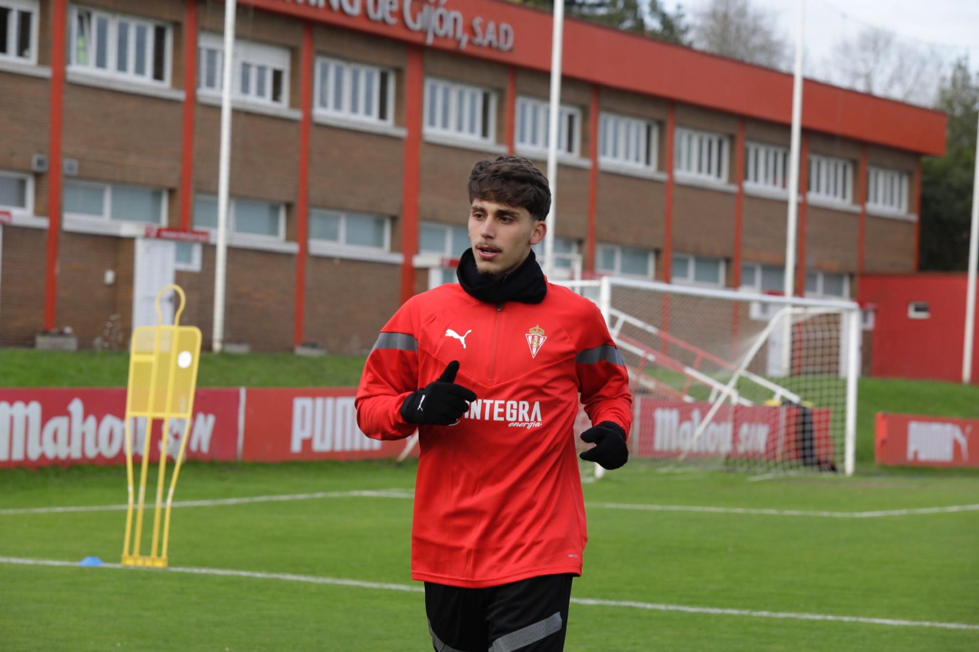 EN IMÁGENES: Primer entrenamientos del Sporting tras el cierre del mercado de fichajes de invierno