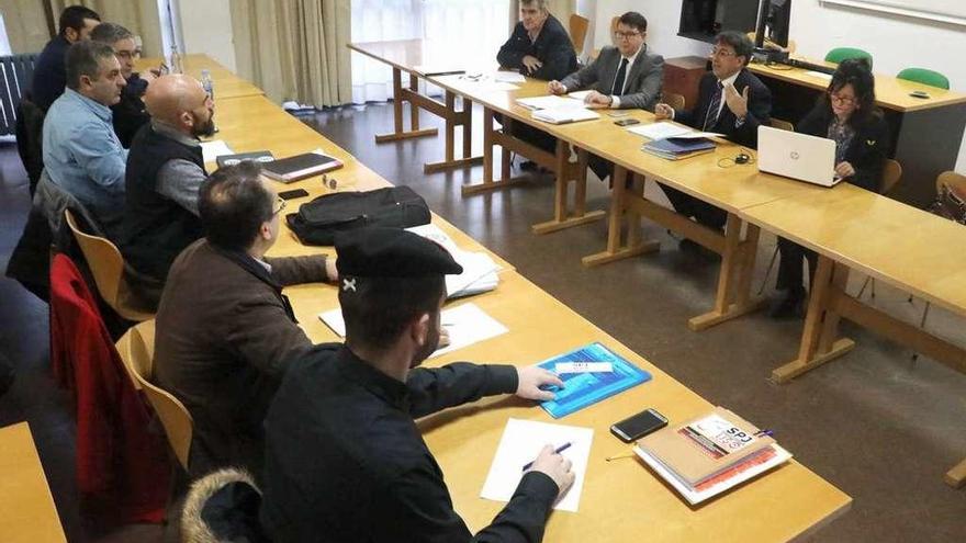 Reunión de ayer en Santiago del comité de huelga de Justicia y representantes de la Xunta.