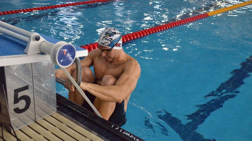 El nadador alzireño Bernardo Casterá vuelve a competir porque se lo piden sus hijos... y se hincha a ganar medallas