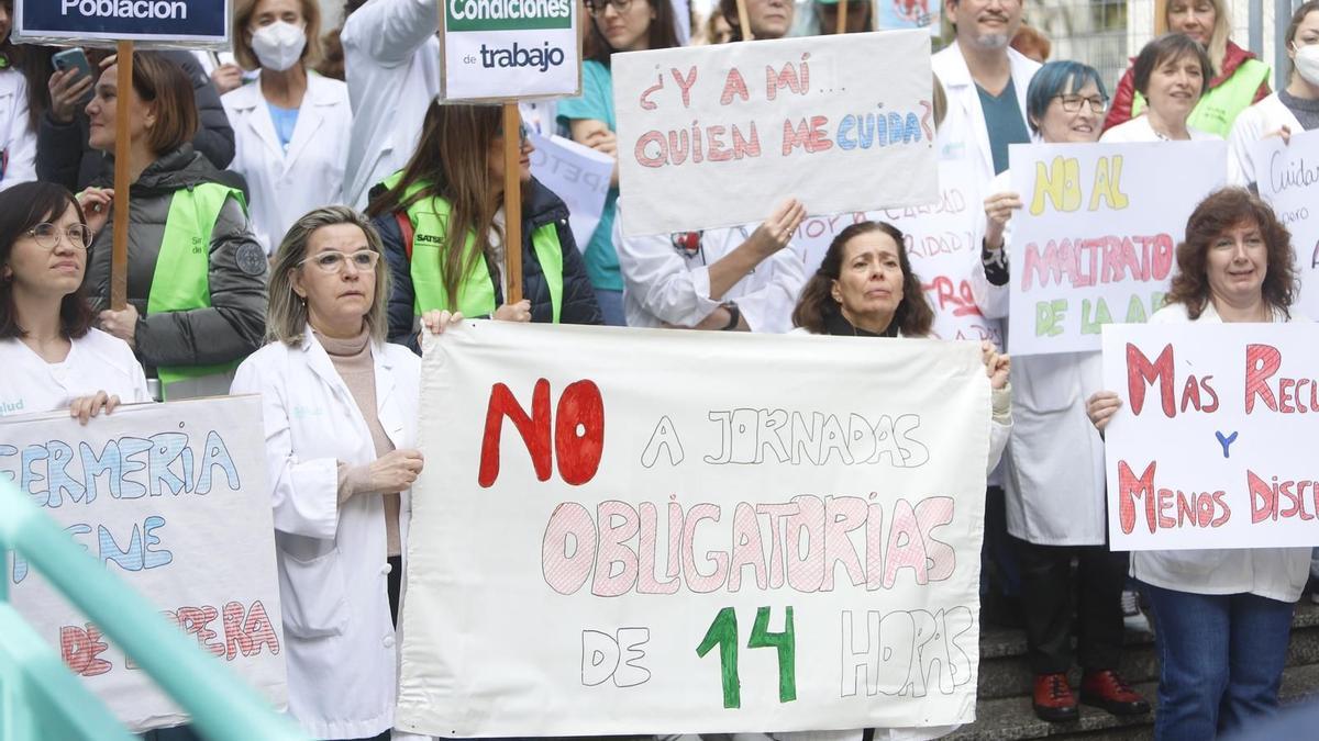 Protesta en el centro de salud de Las Fuentes Norte en Zaragoza, esta semana.