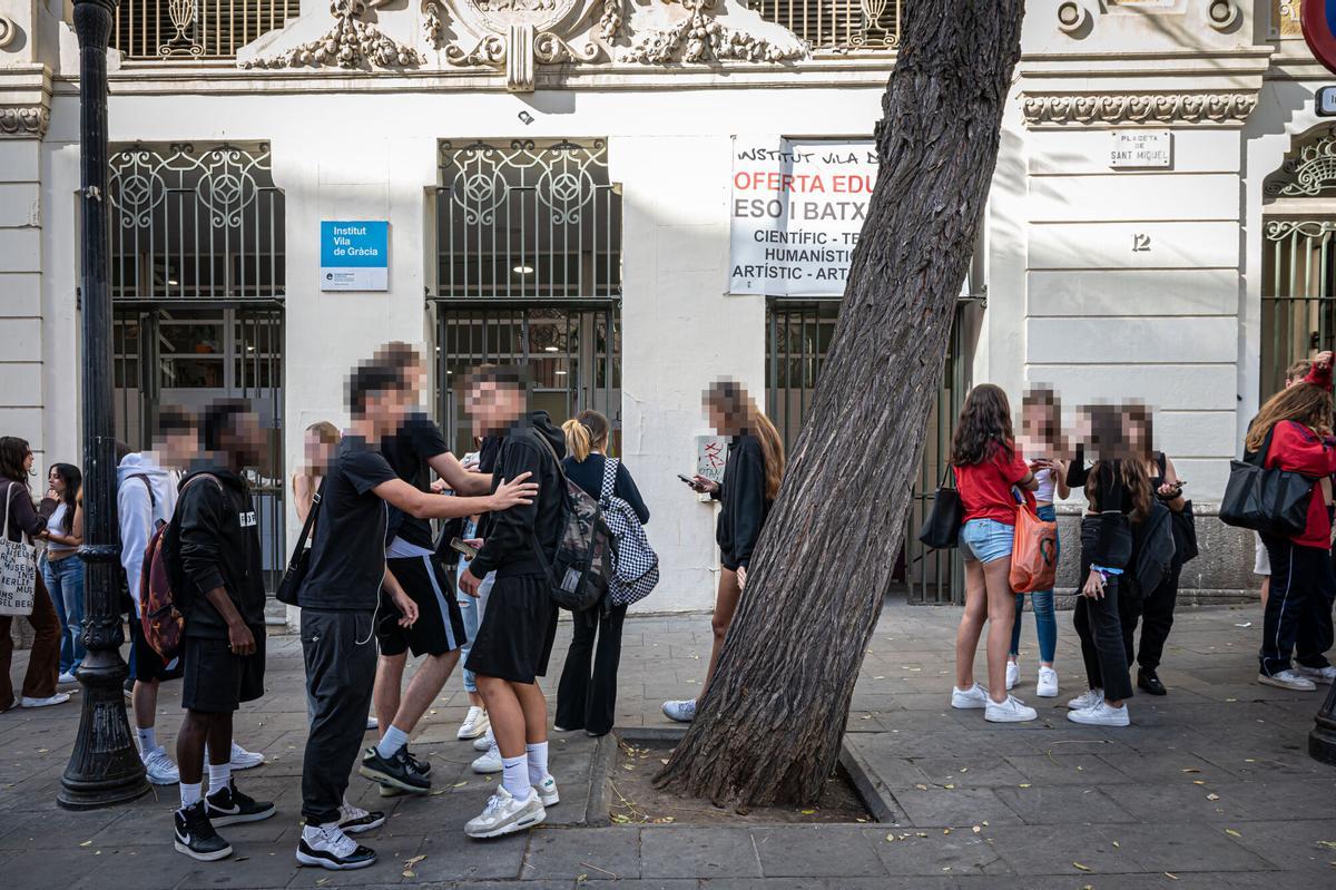 VOX ENSTİTÜLERİ | Öğrenci babası Josep López: “Vox'un bir enstitünün önüne çadır kurma stratejisi üzüntü verici”