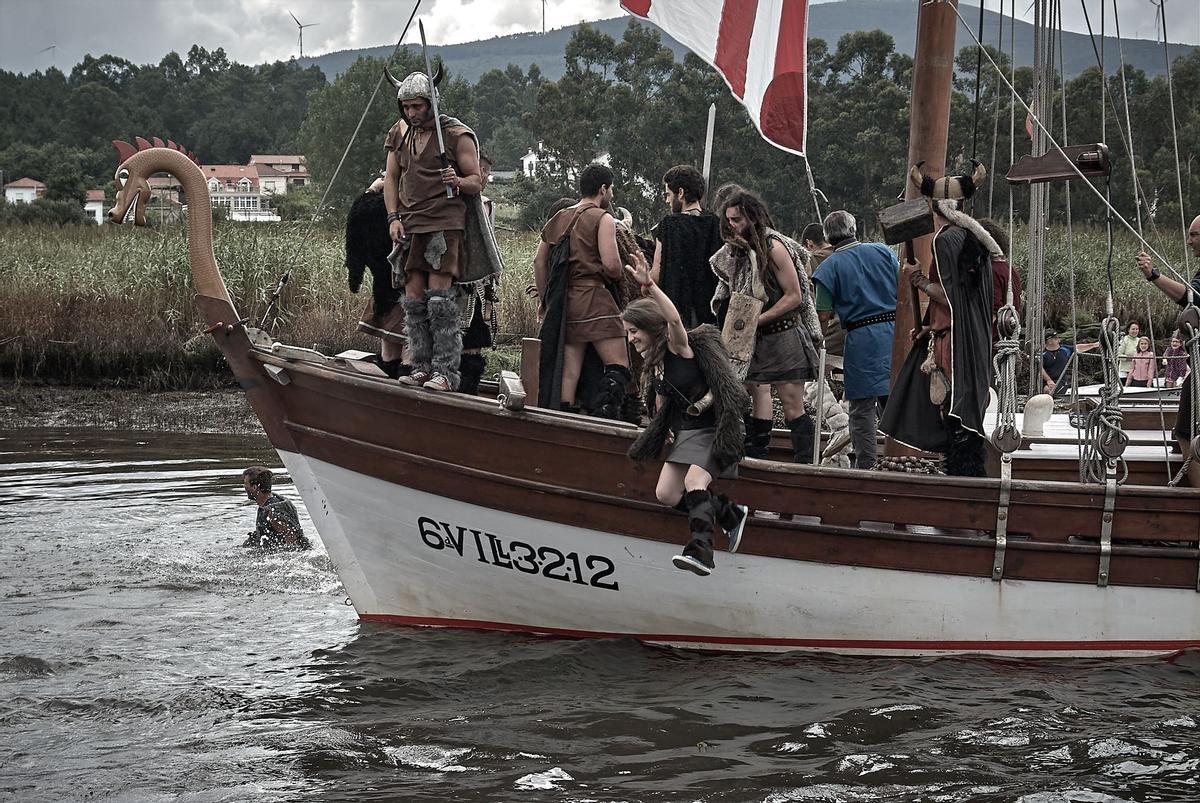 Del libro "La mujer y la mar": Diosas y guerreras en la Romería Vikinga de Catoira.