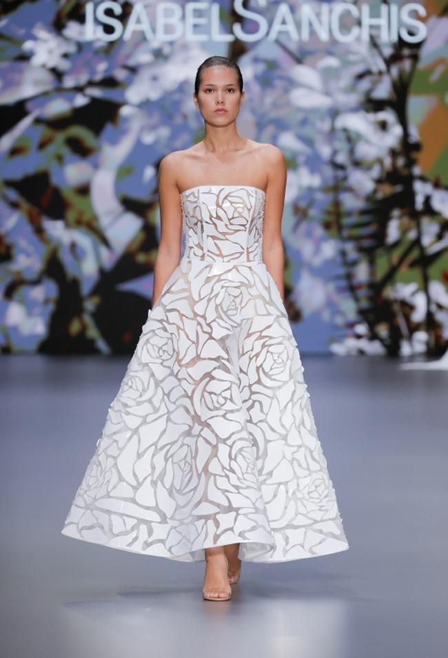 Uno de los vestidos de novia más espectaculares de la diseñadora en la Bridal de Barcelona