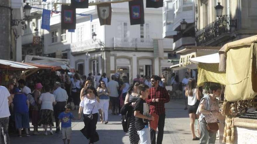 Puestos del mercado de la feria medieval en la última edición.