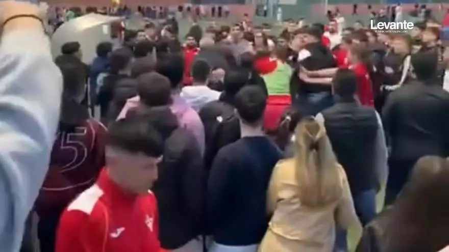 Lamentable pelea tras el partido de fútbol entre la UE Benifairó y el CF Cullera
