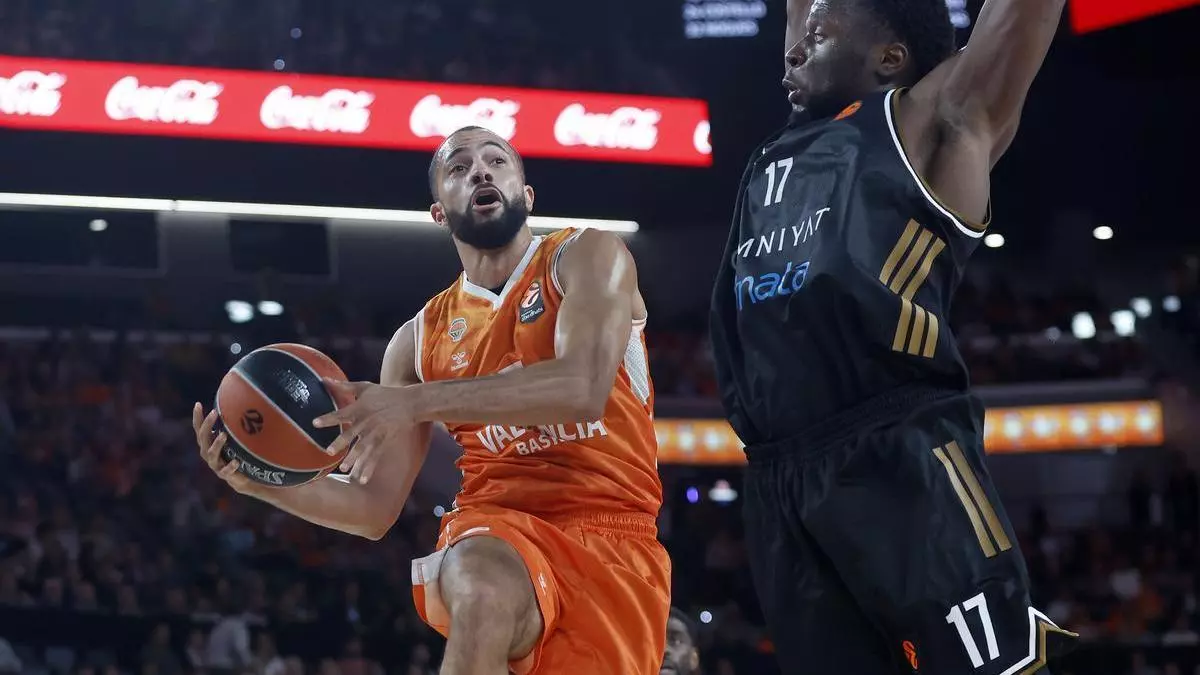El brutal mate de Darius Thompson que puso en pie al Roig Arena