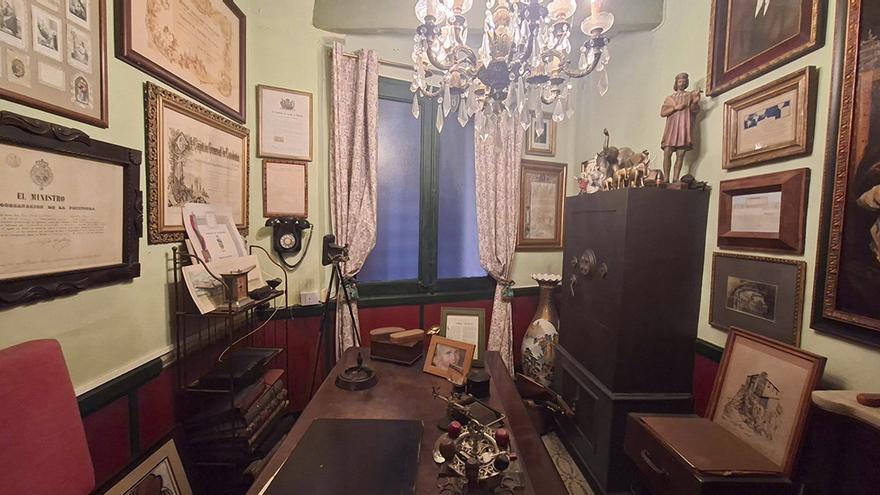 El despatx del doctor Sarraís conserva instruments mèdics