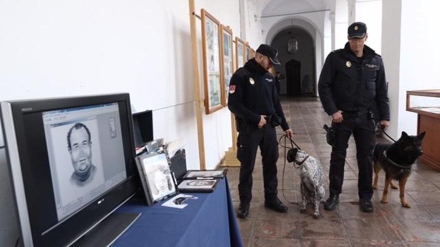 Inauguran la exposición de la comisaría general de la Policía Científica