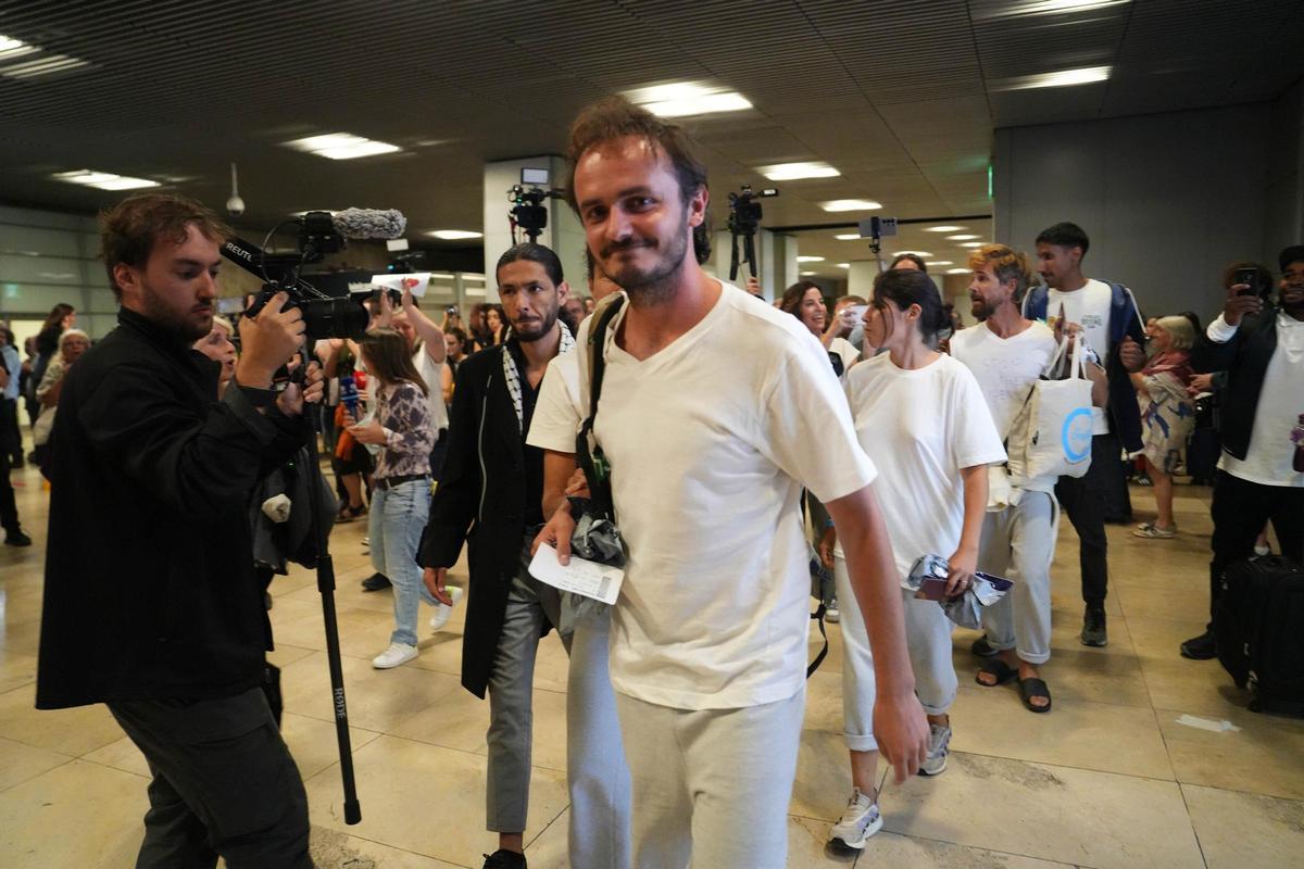 Regreso a Madrid de los 21 activistas españoles detenidos por Israel, integrantes de la Flotilla Global Sumud, procedentes de Tel Aviv.