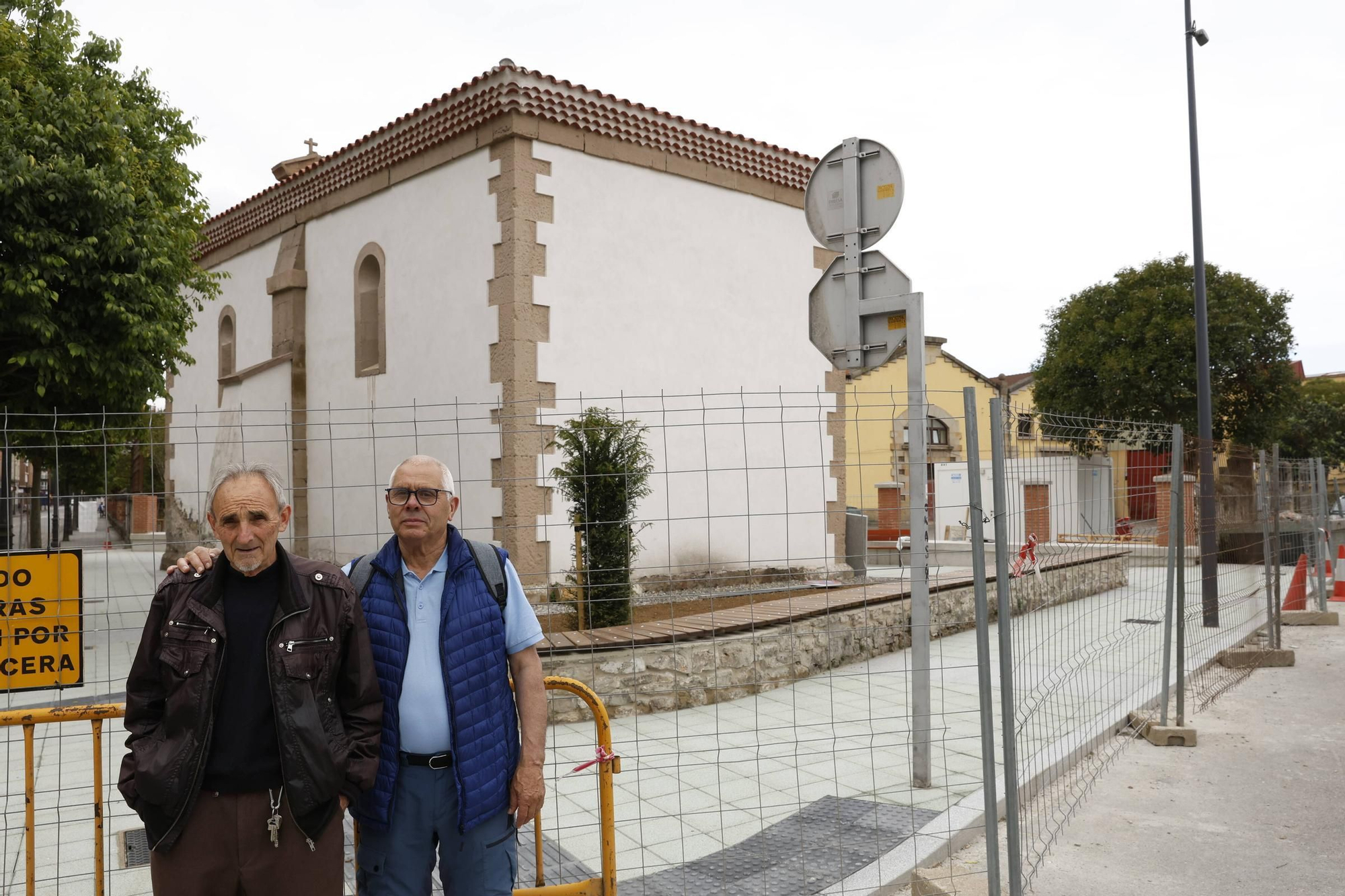 Así ha quedado la urbanización del entorno de la capilla de San Esteban del Mar de Gijón (en imágenes)