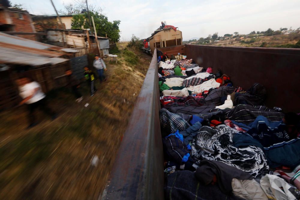 Central American migrants, moving in a caravan ...