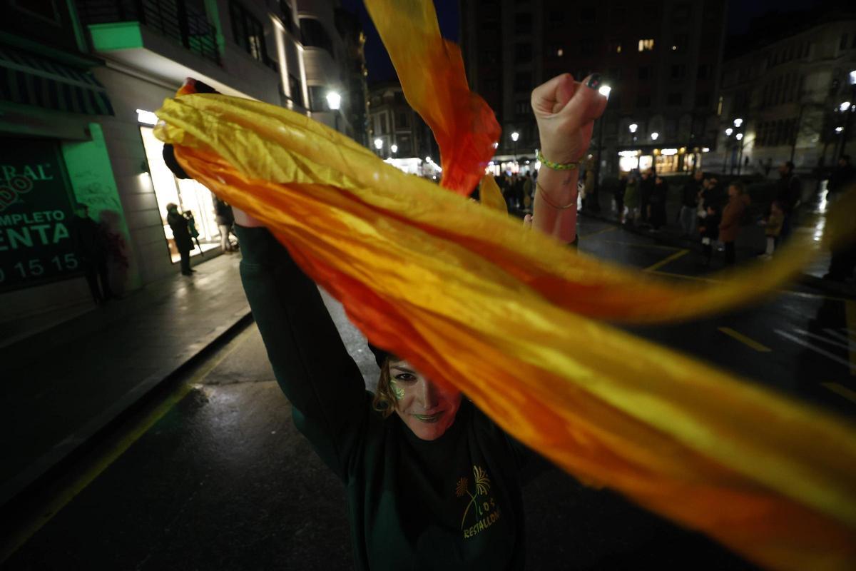 El pasacalles para abrir el Carnaval de Gijón, en imágenes