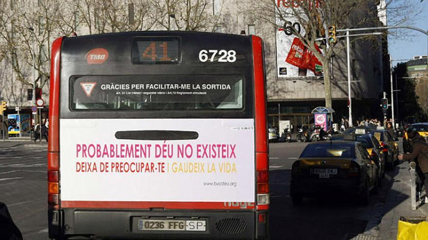 Barcelona Els autobusos &quot;ateus&quot; comencen a circular pels carrers