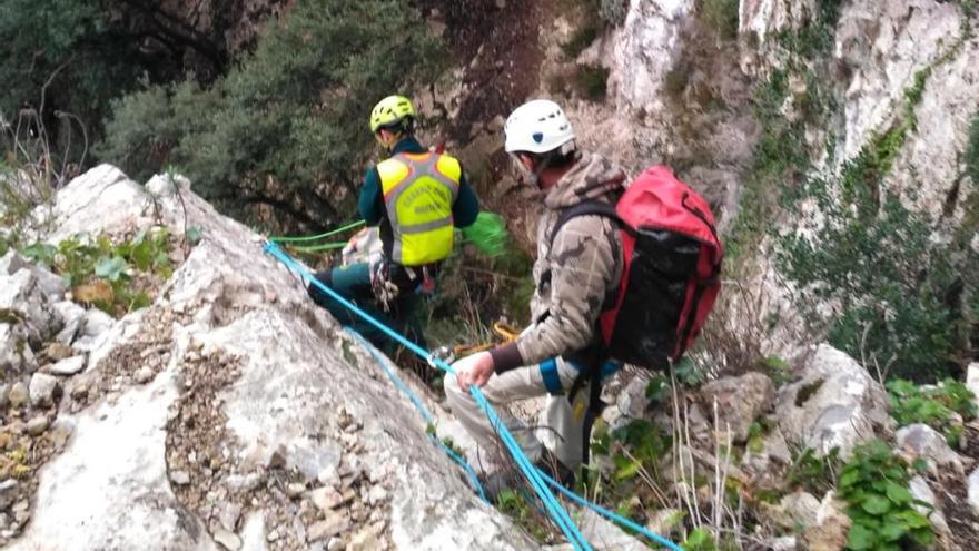Rescatan a un barranquista atrapado a 45 metros de altura en un torrente de Deià