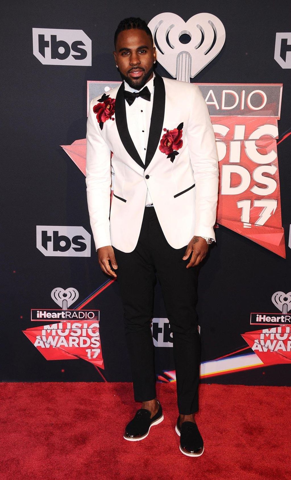 Premios iHeartRadio 2017: jason Derulo elegantón