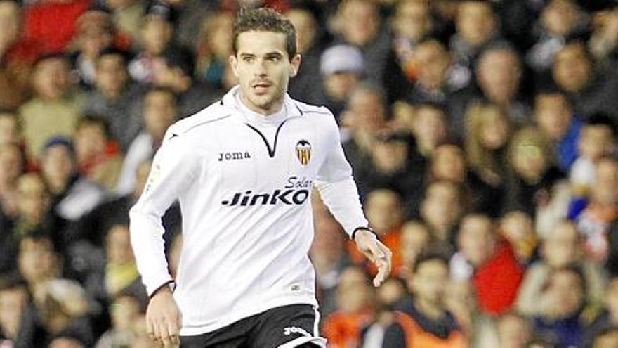 Fernando Gago durante un encuentro en Mestalla