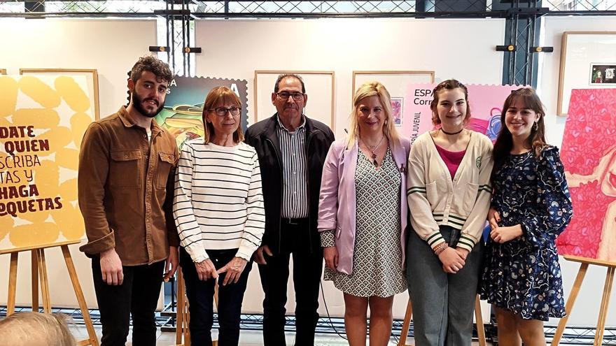 Foto de familia de los premiados en el Concurso Nacional de Sellos 'Disello'.
