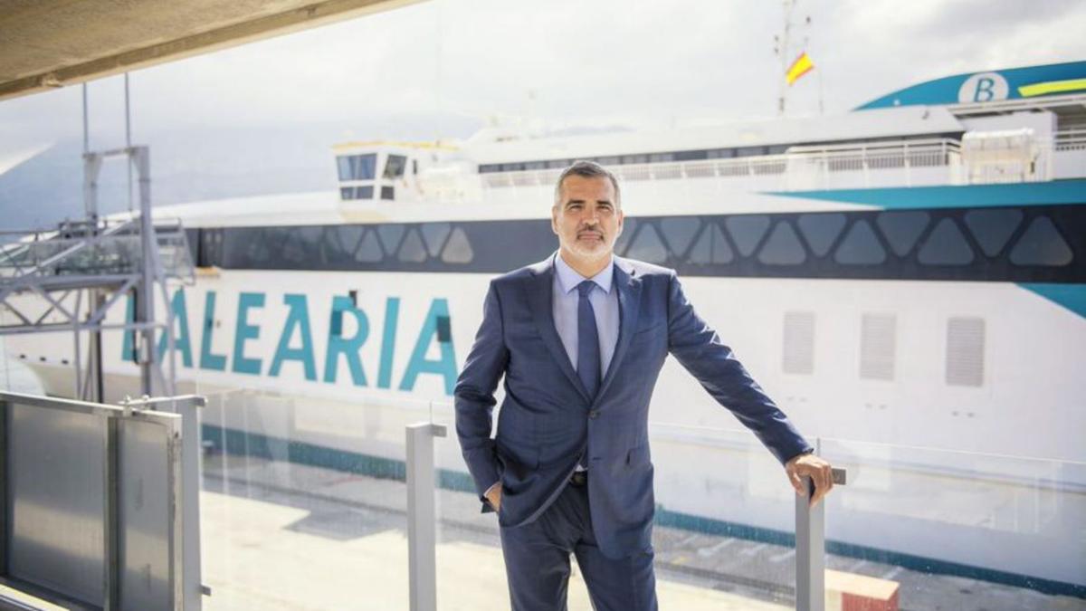 Adolfo Utor, en la terminal de Baleària en Dénia. | LEVANTE-EMV