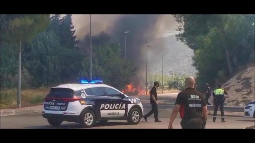 Un incendio en Patiño obliga a cortar la autovía A-30 (I)